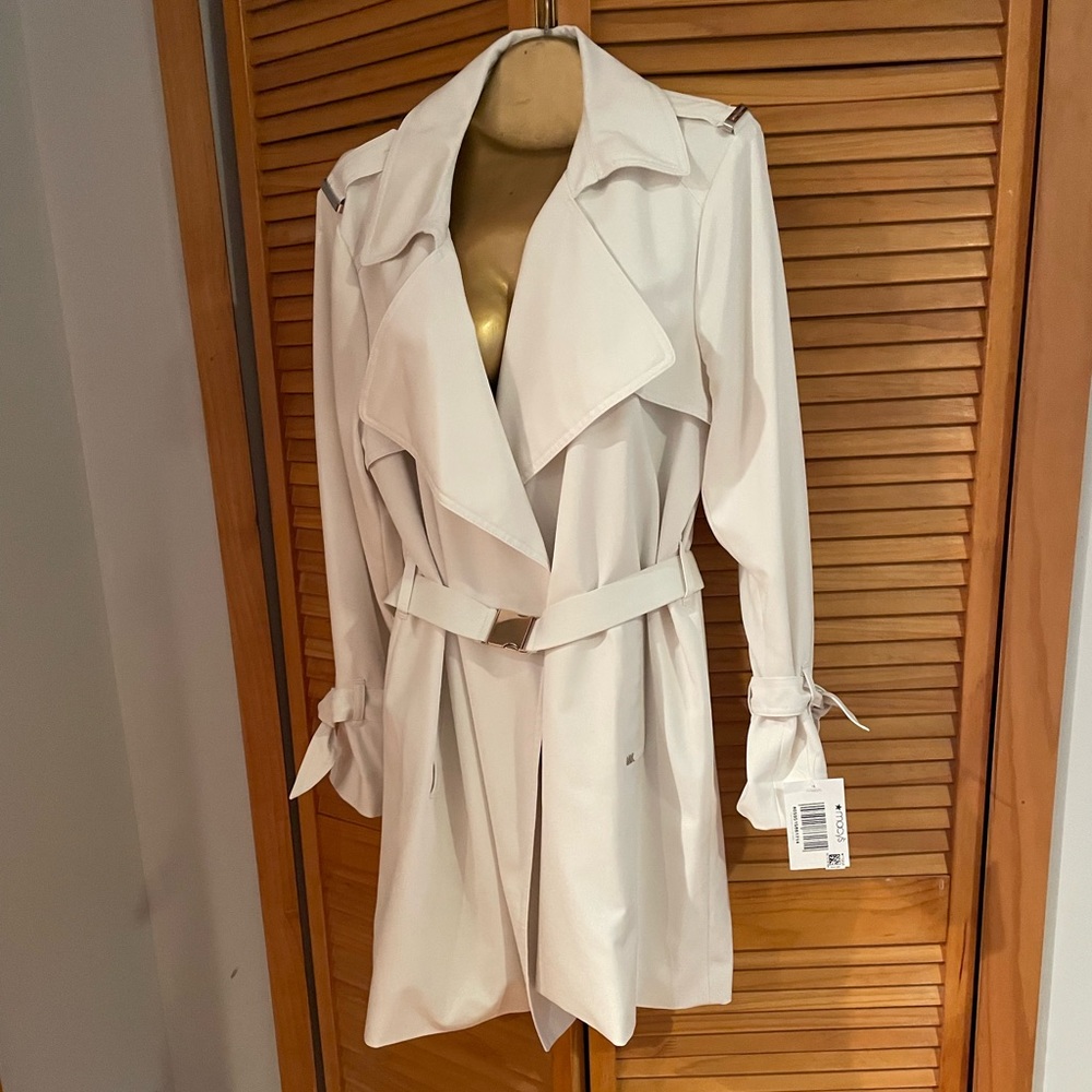 Michael Kors size large belted trench coat NWT cream color